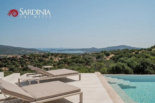 casa indipendente in vendita ad Olbia in zona Cugnana