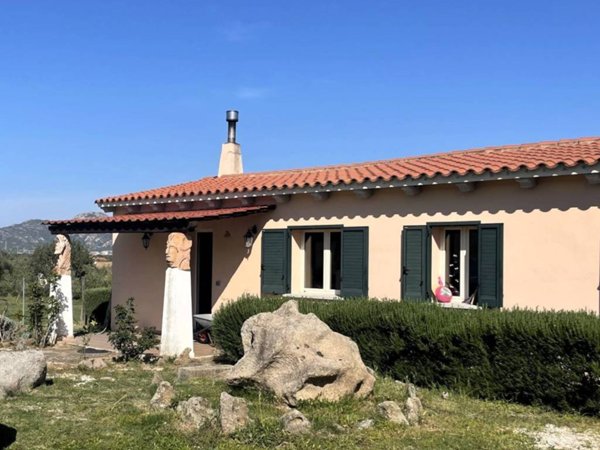 casa indipendente in vendita ad Olbia in zona Barcellona