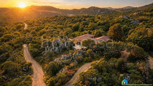 casa indipendente in vendita ad Olbia in zona San Pantaleo