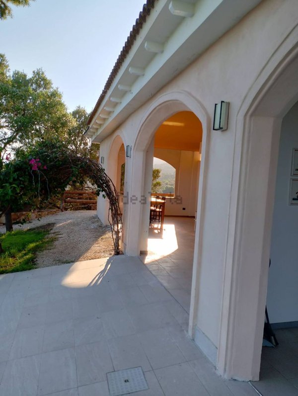 casa indipendente in vendita ad Olbia in zona Cugnana