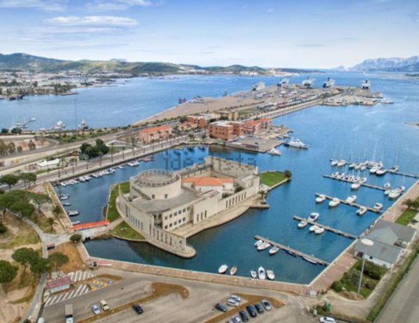 appartamento in vendita ad Olbia in zona Centro Storico