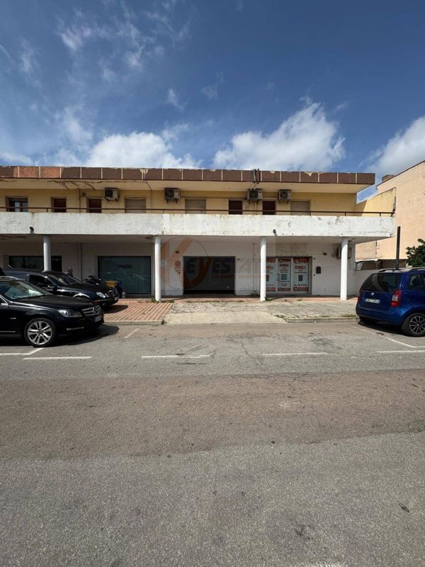 locale commerciale in vendita ad Olbia