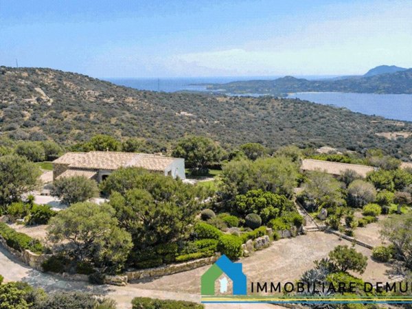 casa indipendente in vendita ad Olbia in zona Cugnana