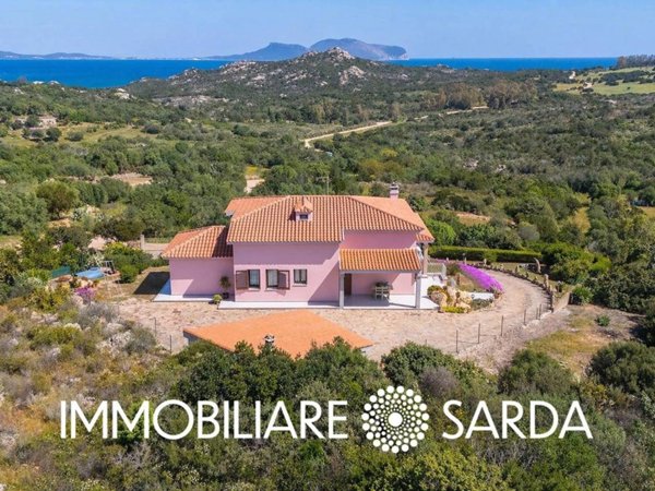 casa indipendente in vendita ad Olbia in zona Porto Istana