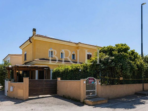 casa indipendente in vendita ad Olbia in zona Porto Istana