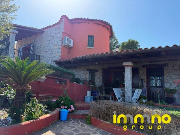 casa indipendente in vendita ad Olbia in zona Pittulongu