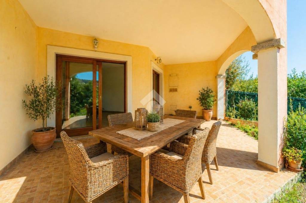 casa indipendente in vendita ad Olbia in zona Pittulongu