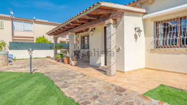 casa indipendente in vendita ad Olbia in zona Barcellona