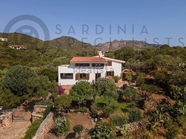 casa indipendente in vendita ad Olbia in zona Pittulongu