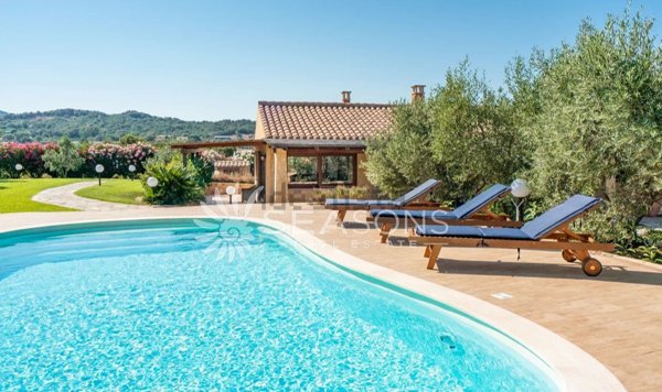 casa indipendente in vendita ad Olbia in zona Santa Lucia