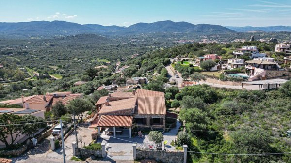 casa indipendente in vendita ad Olbia in zona Porto Istana