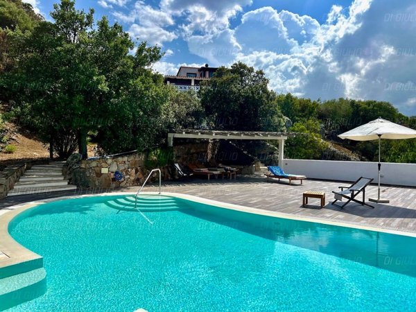 casa indipendente in vendita ad Olbia in zona Rudalza