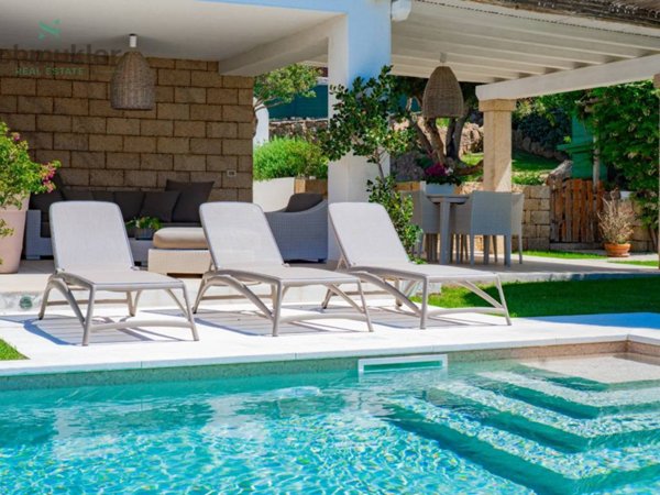 casa indipendente in vendita ad Olbia in zona Pittulongu