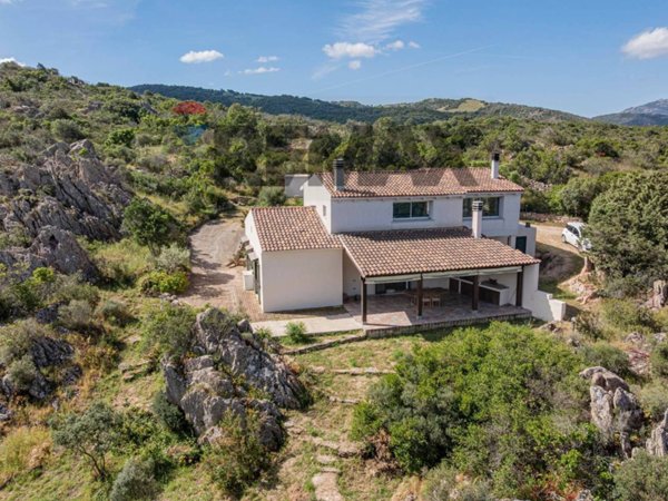 casa indipendente in vendita ad Olbia in zona Santa Lucia
