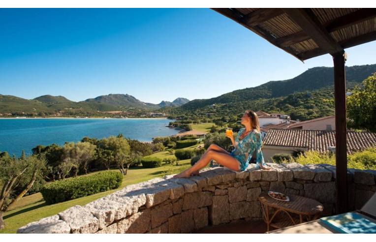 negozio in vendita ad Olbia in zona Marinella
