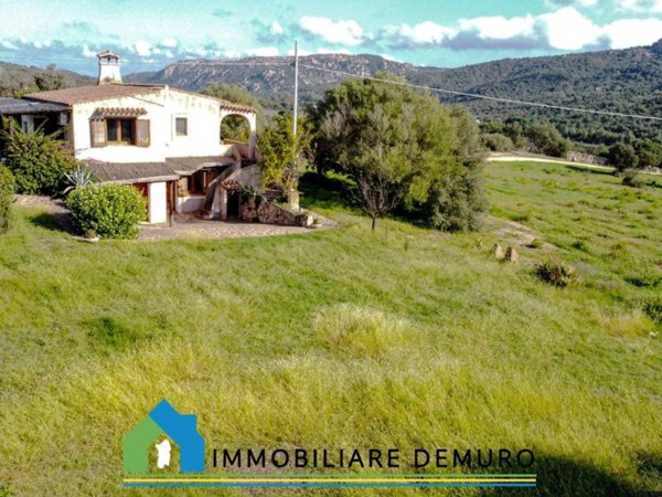 casa indipendente in vendita ad Olbia in zona San Pantaleo