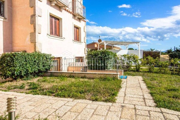 appartamento in vendita ad Olbia in zona Pittulongu