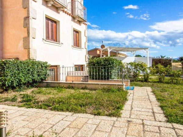 appartamento in vendita ad Olbia in zona Pittulongu