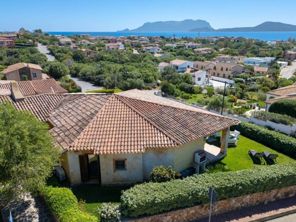 casa indipendente in vendita ad Olbia in zona Pittulongu