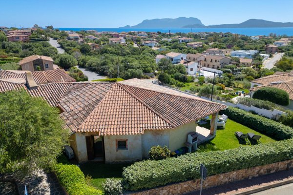 casa indipendente in vendita ad Olbia in zona Pittulongu
