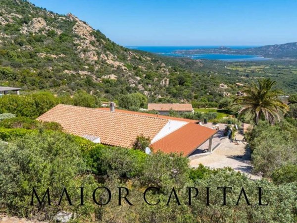 casa indipendente in vendita ad Olbia in zona Cugnana