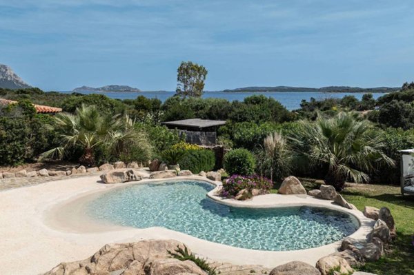 casa indipendente in vendita ad Olbia in zona Porto Istana