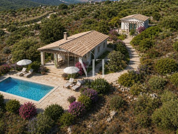 casa indipendente in vendita ad Olbia in zona Cugnana