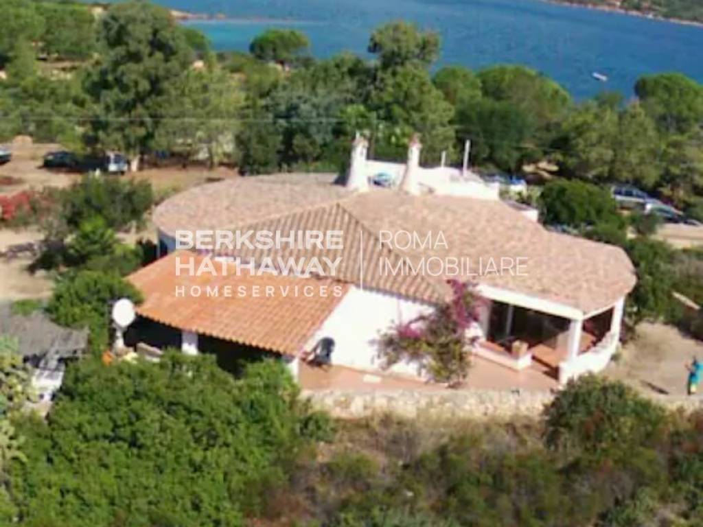 villa in vendita ad Olbia in zona Porto Istana