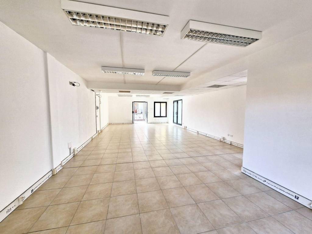 ufficio in vendita ad Olbia in zona Centro Storico