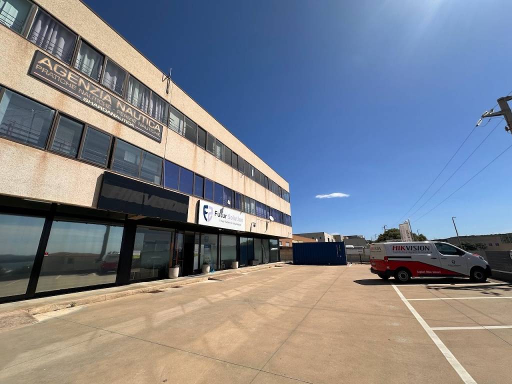 ufficio in vendita ad Olbia in zona Pittulongu