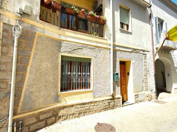 casa indipendente in vendita ad Olbia in zona Centro Storico