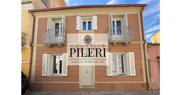 casa indipendente in vendita ad Olbia in zona Centro Storico
