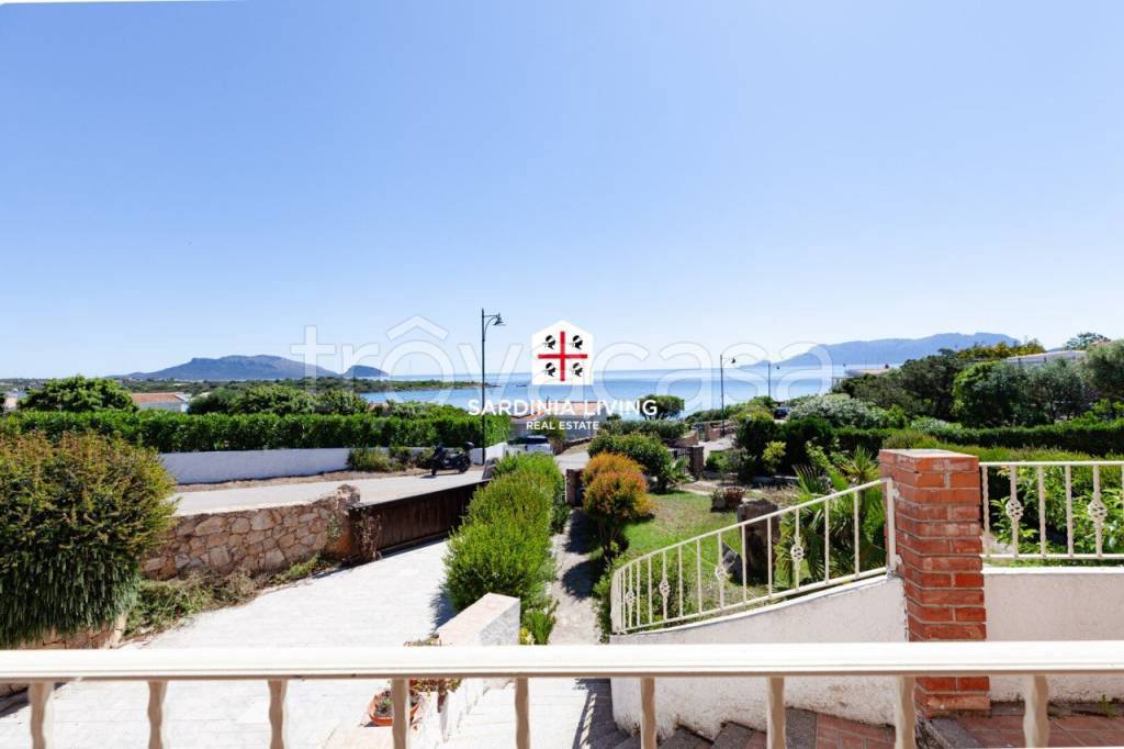 casa indipendente in vendita ad Olbia in zona Bados