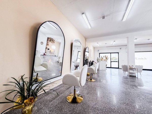 negozio in vendita ad Olbia in zona Bandinu