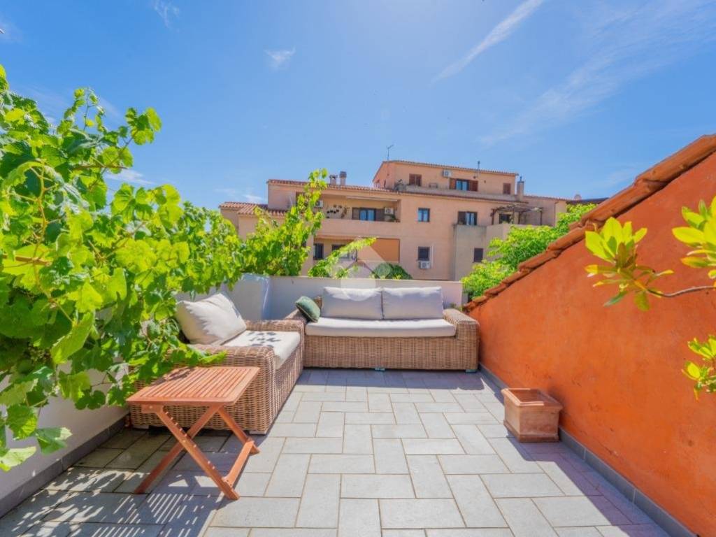 casa indipendente in vendita ad Olbia in zona Centro Storico