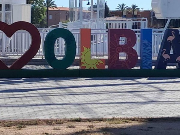 negozio in vendita ad Olbia in zona Baratta
