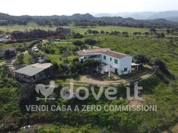 casa indipendente in vendita ad Olbia in zona Putzolu