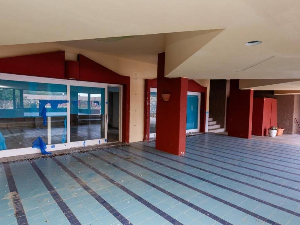 negozio in vendita ad Olbia in zona Cugnana