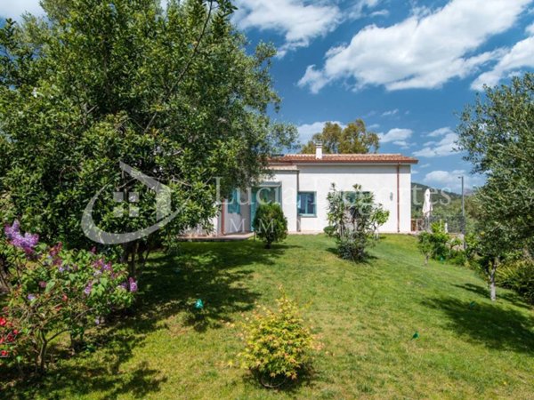 casa indipendente in vendita ad Olbia in zona Santa Lucia