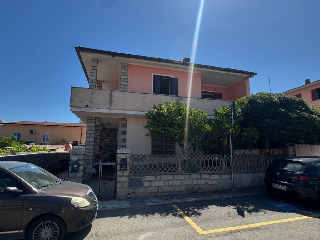appartamento in vendita ad Olbia in zona Bandinu