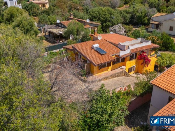 casa indipendente in vendita ad Olbia in zona Pittulongu