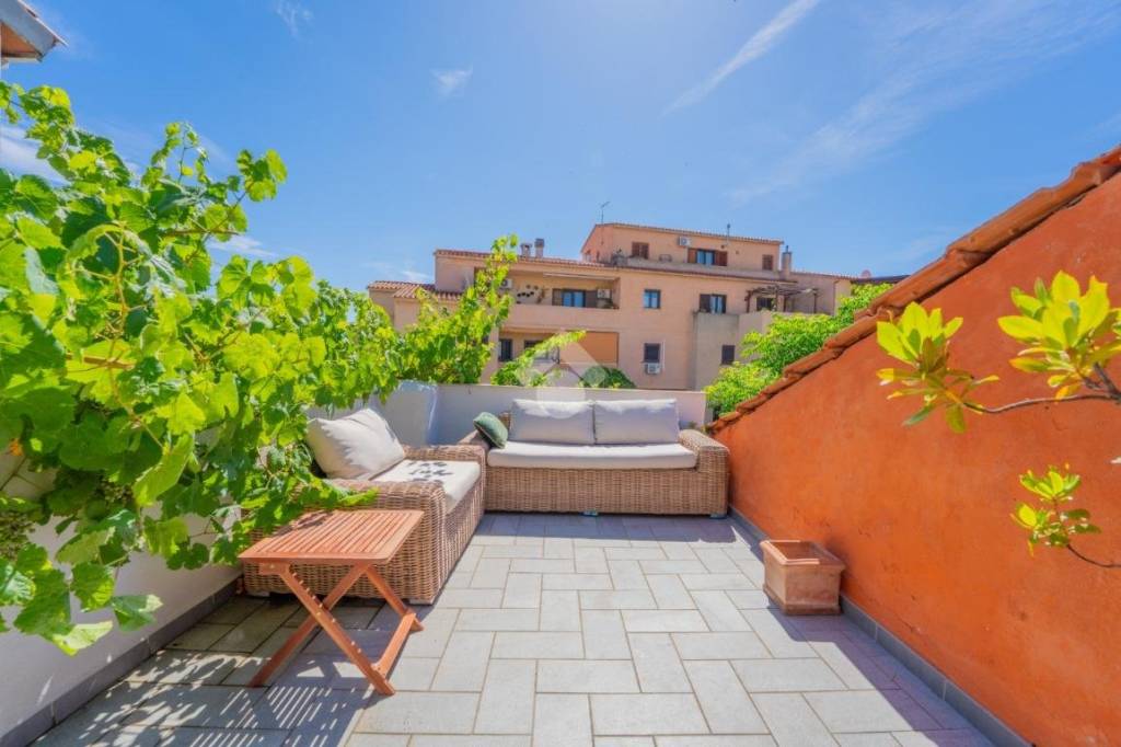 casa indipendente in vendita ad Olbia in zona Centro Storico