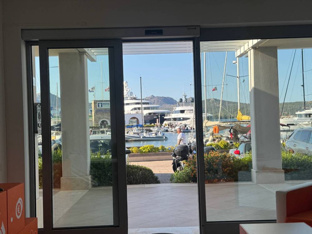 locale commerciale in vendita ad Olbia