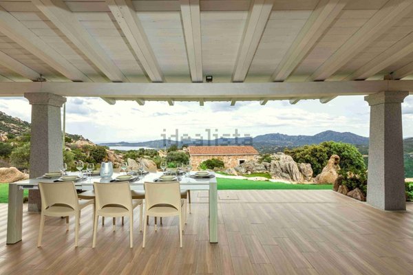 casa indipendente in vendita ad Olbia in zona Cugnana