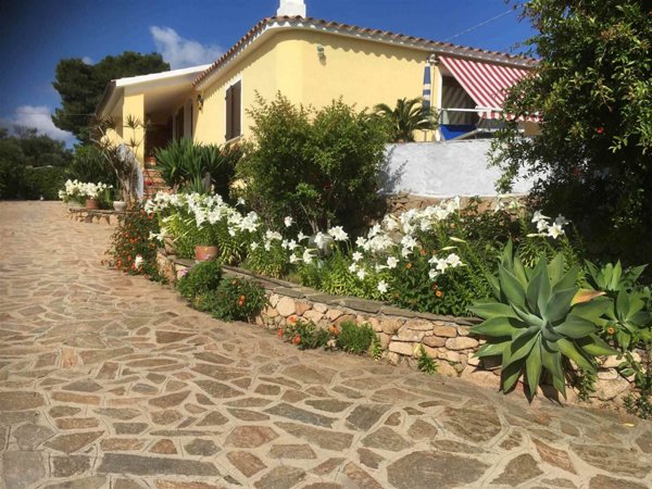 casa indipendente in vendita ad Olbia in zona Rudalza