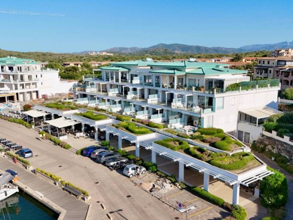 negozio in vendita ad Olbia in zona Olbia Mare / Sa Marinedda
