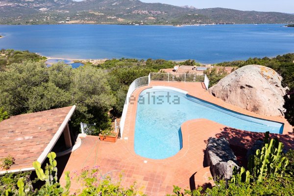 casa indipendente in vendita ad Olbia in zona Rudalza