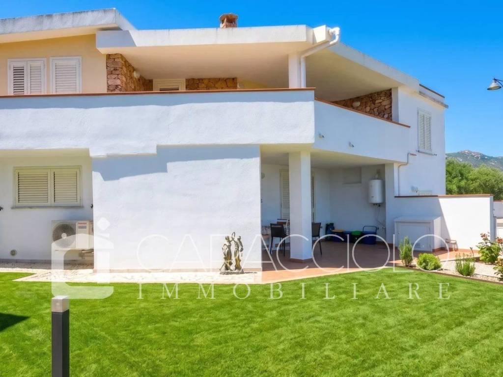 casa indipendente in vendita ad Olbia in zona Pittulongu