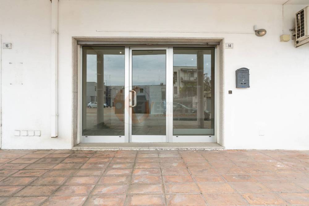 locale commerciale in vendita ad Olbia