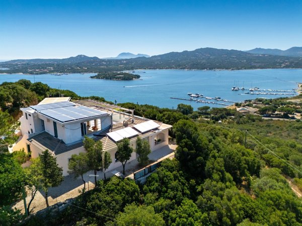 casa indipendente in vendita ad Olbia in zona Cugnana